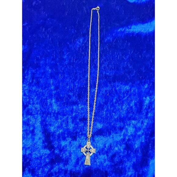 Vintage Celtic Cross Goldtone over Sterling Silver Pendant on 18" goldtone rope - Picture 9 of 12